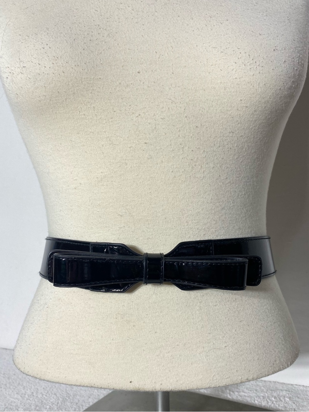 Vintage Black Patent Leather Bow Belt 8 Retro Twee Goth Coquette Office Siren